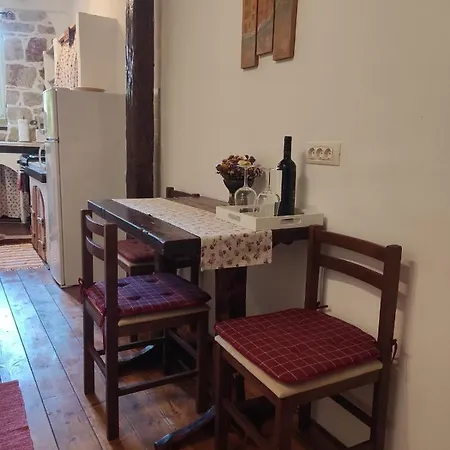 Femi Apartment *